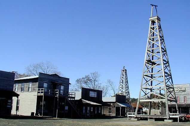 Spindletop/Gladys City Boomtown
